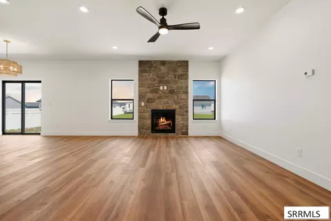 Living - 32 N Hemlock Ln, Rigby, ID 83442 photo 5 of 7