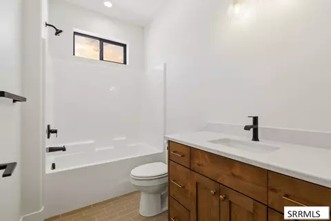 Bath - 32 N Hemlock Ln, Rigby, ID 83442 photo 1 of 10