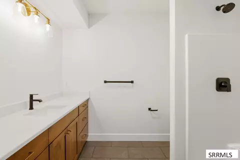 Bath - 32 N Hemlock Ln, Rigby, ID 83442 photo 9 of 10