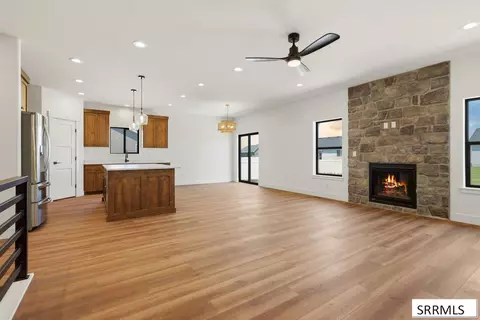 Living - 32 N Hemlock Ln, Rigby, ID 83442 photo 2 of 7