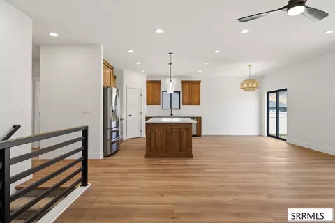 Living - 32 N Hemlock Ln, Rigby, ID 83442 photo 3 of 7