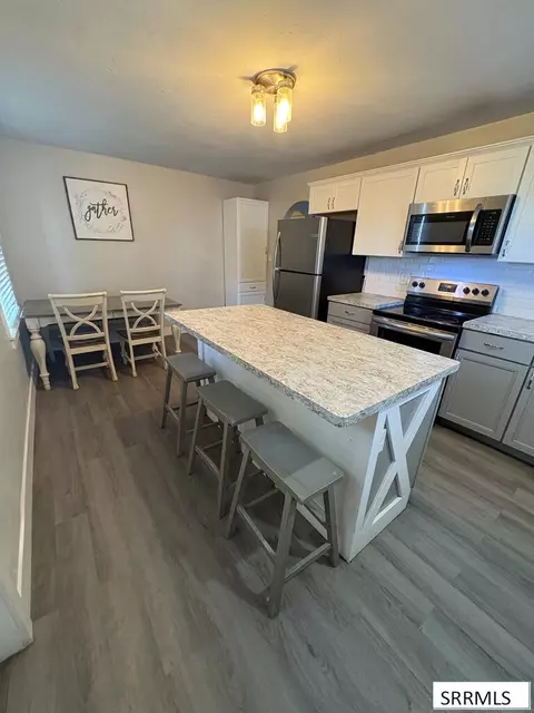 Kitchen - 650 S 3rd E, Saint Anthony, ID 83445 photo 2 of 4