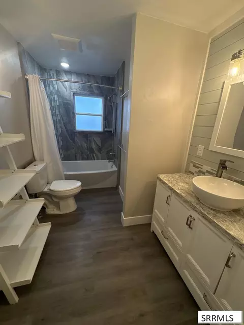 Bath - 650 S 3rd E, Saint Anthony, ID 83445 photo 1 of 2