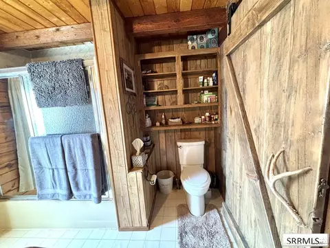 Bath - 113 Willowtree Dr, Salmon, ID 83467 photo 1 of 3