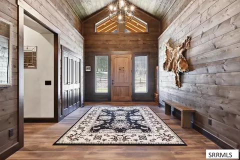 Entry Way - 5 Delaney Ln, North Fork, ID 83466 photo 2 of 5