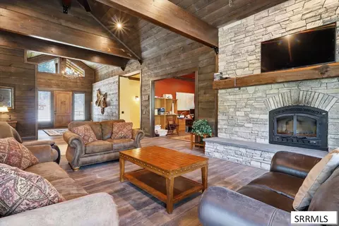 Living - 5 Delaney Ln, North Fork, ID 83466 photo 2 of 2