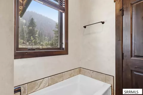 Bath - 5 Delaney Ln, North Fork, ID 83466 photo 6 of 10