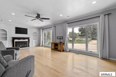 Living - 320 Yale Ave, Rexburg, ID 83440 photo 2 of 7