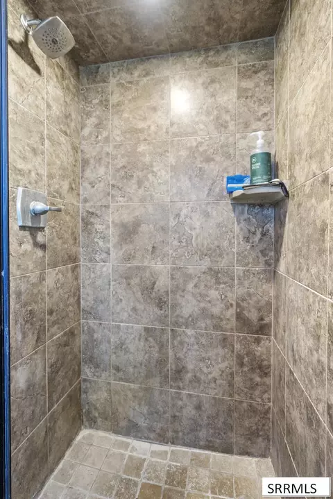 Bath - 320 Yale Ave, Rexburg, ID 83440 photo 3 of 9