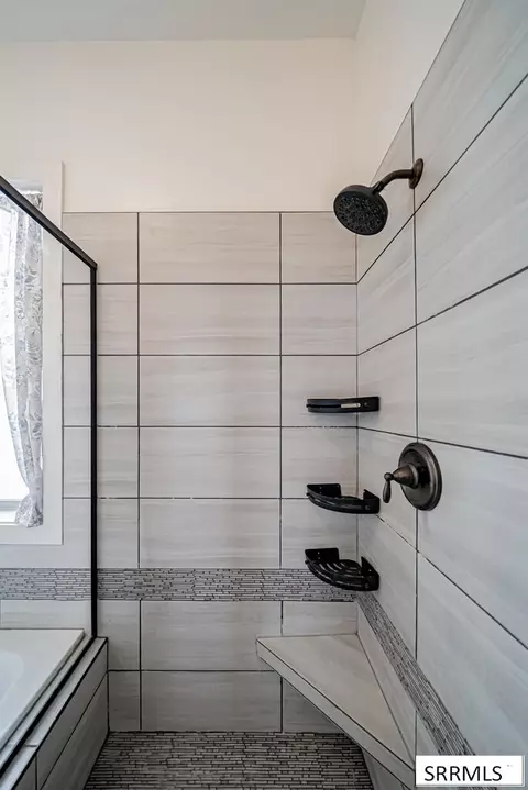 Bath - 5100 E Nelson Dr, Iona, ID 83427 photo 4 of 11