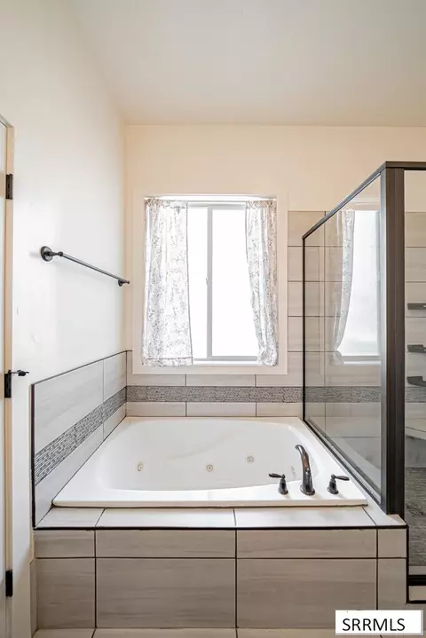 Bath - 5100 E Nelson Dr, Iona, ID 83427 photo 6 of 11