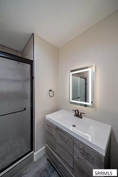 Bath - 5100 E Nelson Dr, Iona, ID 83427 photo 10 of 11