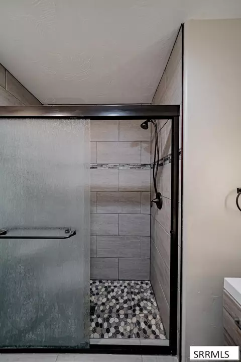 Bath - 5100 E Nelson Dr, Iona, ID 83427 photo 11 of 11