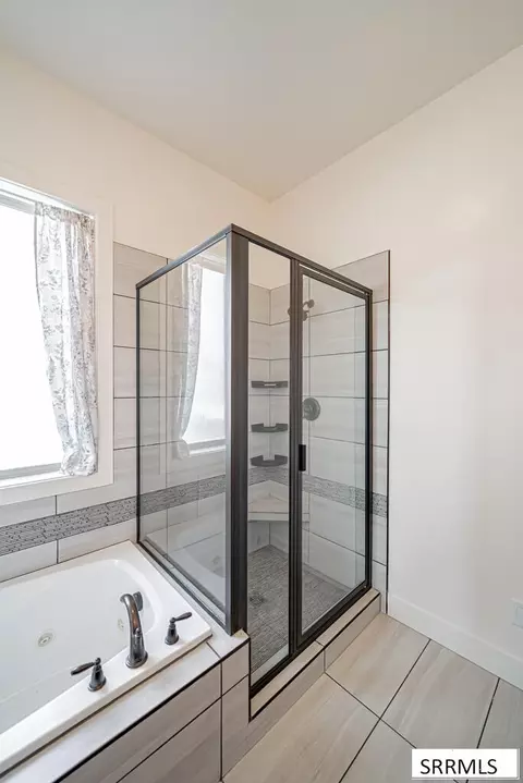 Bath - 5100 E Nelson Dr, Iona, ID 83427 photo 3 of 11