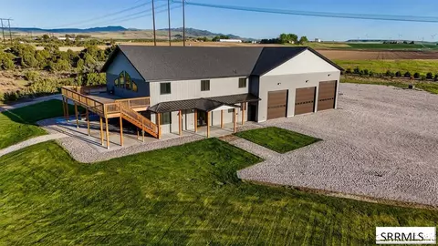 305 Snake River Dr, American Falls, ID 83211
