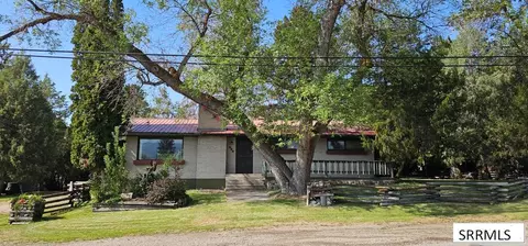 506 Courthouse Dr, Salmon, ID 83467