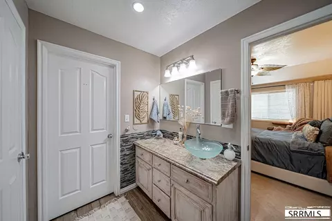 Bath - 4055 E 356 N, Rigby, ID 83442 photo 3 of 5