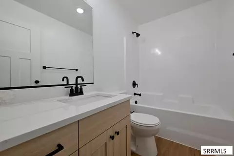 Bath - 3087 Elixir Rd, Ammon, ID 83406 photo 3 of 3