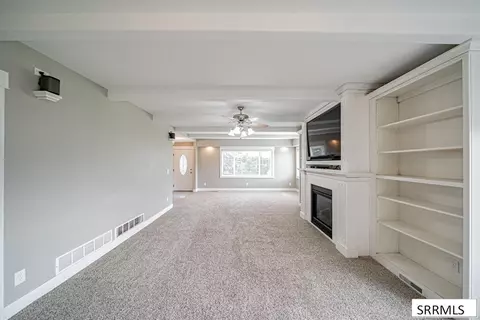 Living - 402 S 1100 W, Pingree, ID 83262 photo 3 of 6