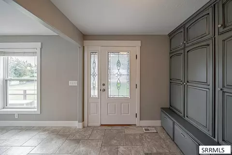 Entry Way - 402 S 1100 W, Pingree, ID 83262 photo 2 of 5