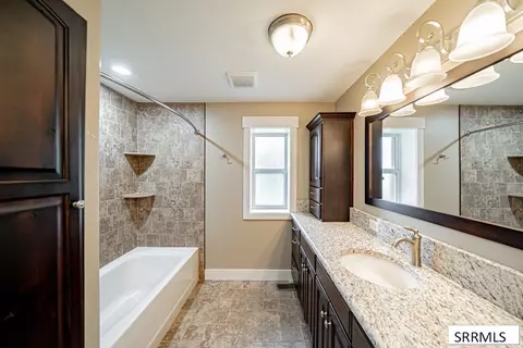 Bath - 402 S 1100 W, Pingree, ID 83262 photo 2 of 14