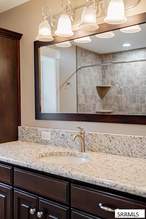Bath - 402 S 1100 W, Pingree, ID 83262 photo 14 of 14