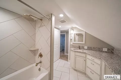 Bath - 402 S 1100 W, Pingree, ID 83262 photo 11 of 14
