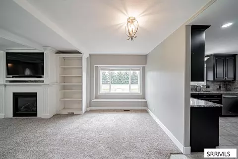 Living - 402 S 1100 W, Pingree, ID 83262 photo 4 of 6