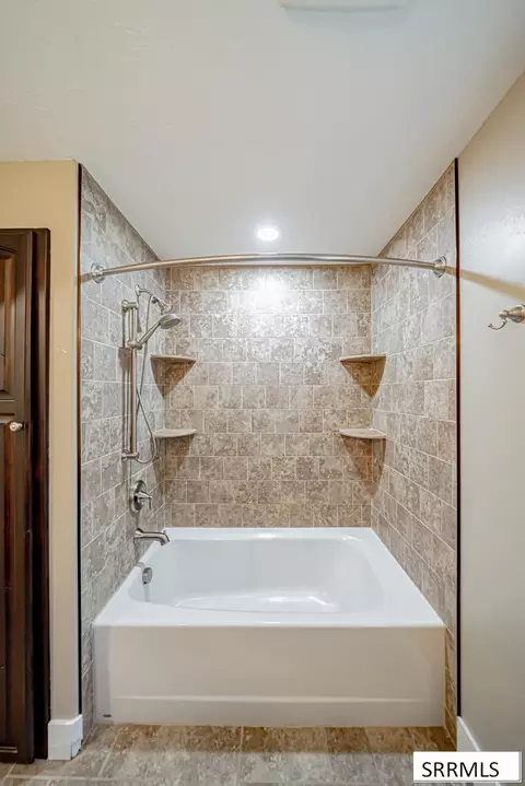 Bath - 402 S 1100 W, Pingree, ID 83262 photo 3 of 14