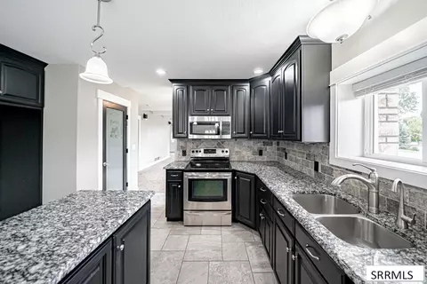 Kitchen - 402 S 1100 W, Pingree, ID 83262 photo 7 of 9