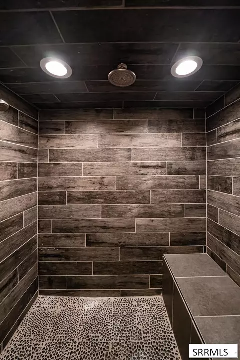 Bath - 402 S 1100 W, Pingree, ID 83262 photo 8 of 14