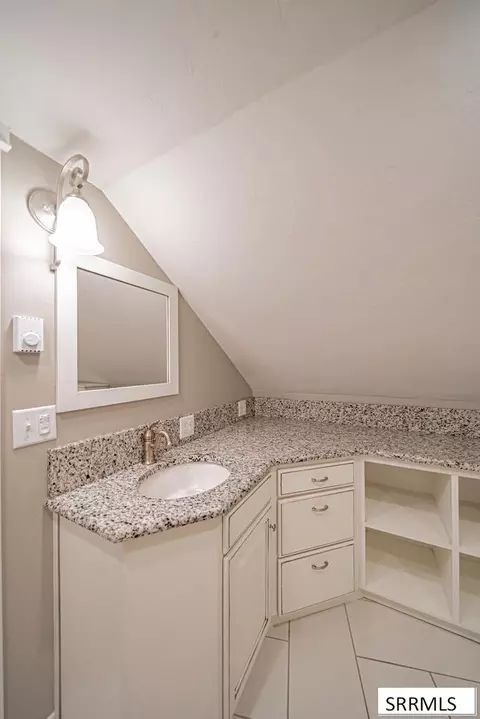 Bath - 402 S 1100 W, Pingree, ID 83262 photo 13 of 14