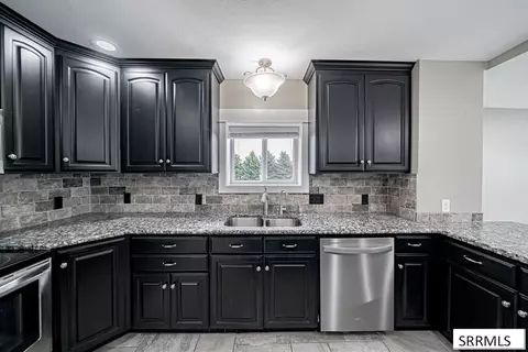 Kitchen - 402 S 1100 W, Pingree, ID 83262 photo 4 of 9