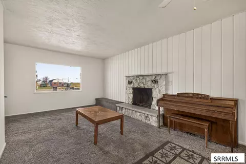 Living - 3148 E 600 N, Menan, ID 83434 photo 2 of 6