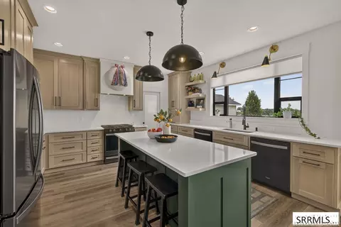 Kitchen - 3873 E Pond View Dr, Ammon, ID 83406 photo 2 of 5