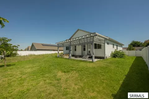 Exterior - 1102 Diamond Dr, Ammon, ID 83406 photo 7 of 9