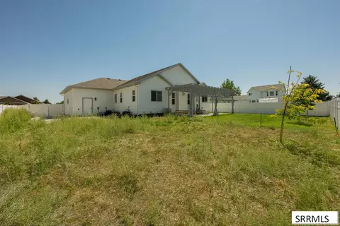 Exterior - 1102 Diamond Dr, Ammon, ID 83406 photo 8 of 9