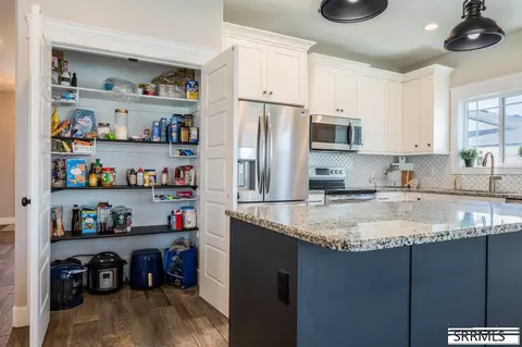 Kitchen - 1102 Diamond Dr, Ammon, ID 83406 photo 3 of 4