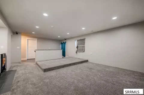 Living - 1102 Diamond Dr, Ammon, ID 83406 photo 4 of 4