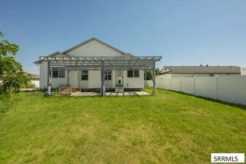 Exterior - 1102 Diamond Dr, Ammon, ID 83406 photo 6 of 9