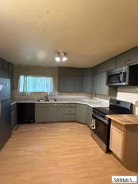 Kitchen - 3575 E 665 N, Menan, ID 83434 photo 1 of 2
