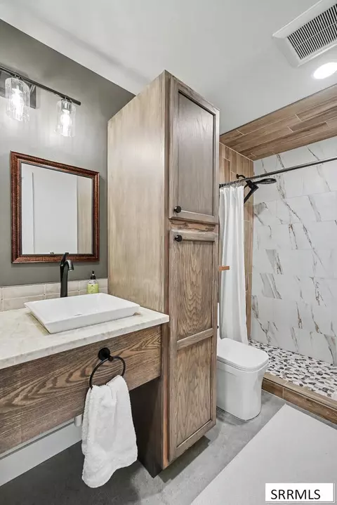 Bath - 321 Trail View Rd, Irwin, ID 83428 photo 3 of 4