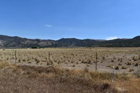 25 Horseshoe Ln, Malad, ID 83252