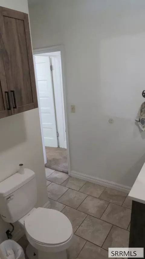 Bath - 583 N 3500 E, Menan, ID 83434 photo 2 of 3