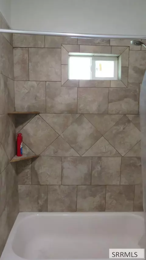 Bath - 583 N 3500 E, Menan, ID 83434 photo 3 of 3