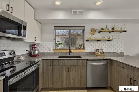 Kitchen - 280 Lorene St #14202, Rexburg, ID 83440 photo 4 of 4