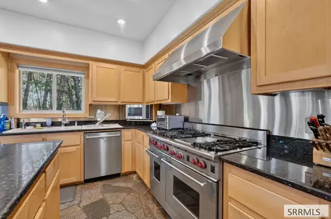 Kitchen - 6258 Bartlett Point Rd, Mackay, ID 83251 photo 6 of 6