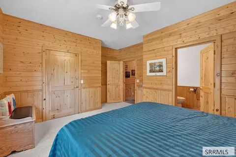 Bedroom - 6258 Bartlett Point Rd, Mackay, ID 83251 photo 12 of 16