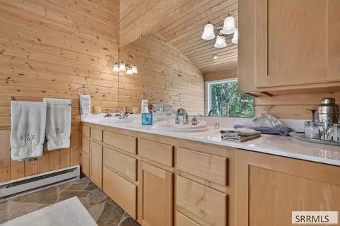 Bath - 6258 Bartlett Point Rd, Mackay, ID 83251 photo 3 of 4