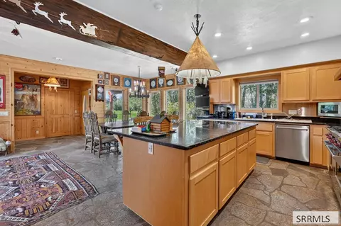 Kitchen - 6258 Bartlett Point Rd, Mackay, ID 83251 photo 3 of 6